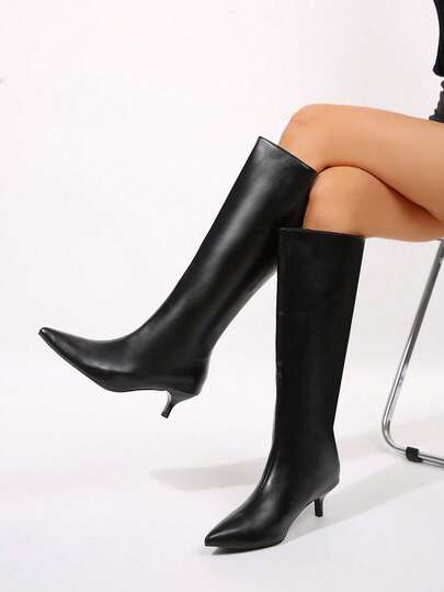 Botas altas negras de punta fina