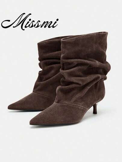 Botas marrones plisadas de ante
