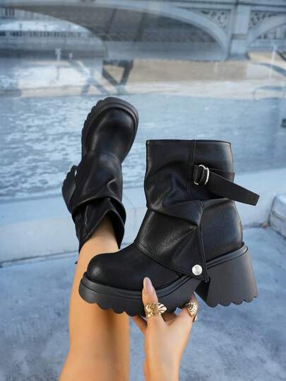 Botines negros de plataforma y tacón grueso